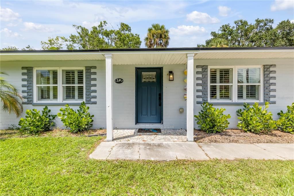 For Sale: $369,000 (2 beds, 1 baths, 1054 Square Feet)