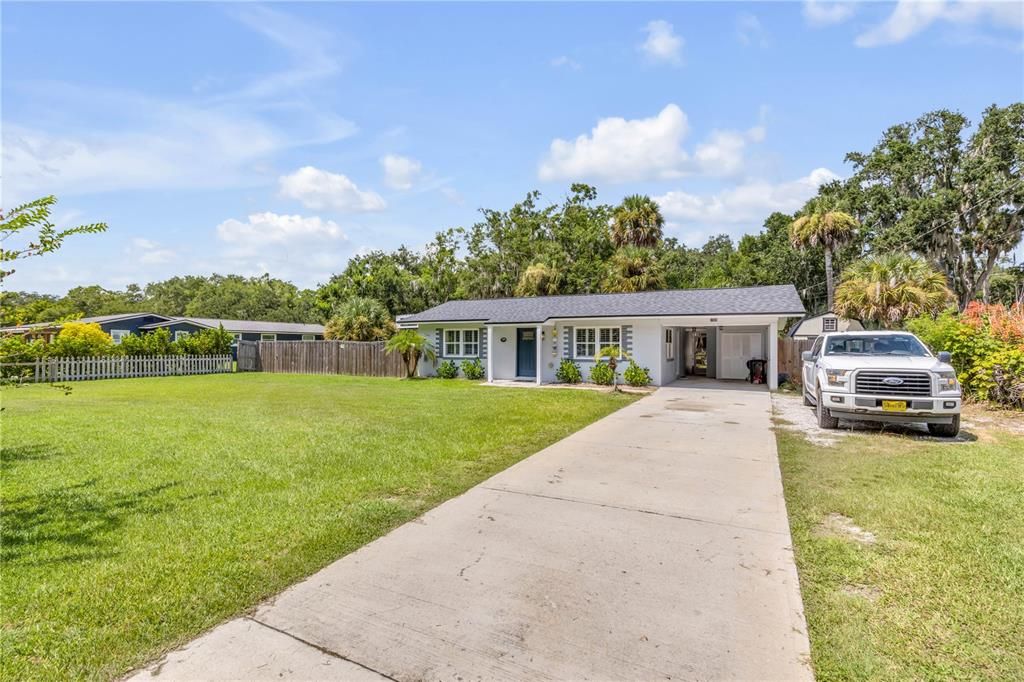 For Sale: $369,000 (2 beds, 1 baths, 1054 Square Feet)