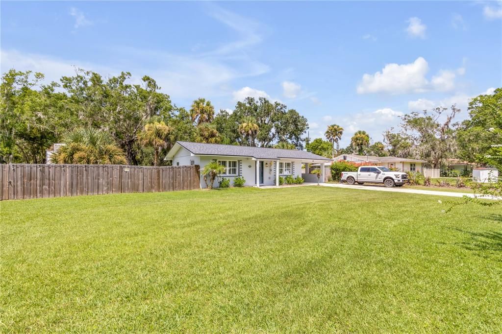 For Sale: $369,000 (2 beds, 1 baths, 1054 Square Feet)