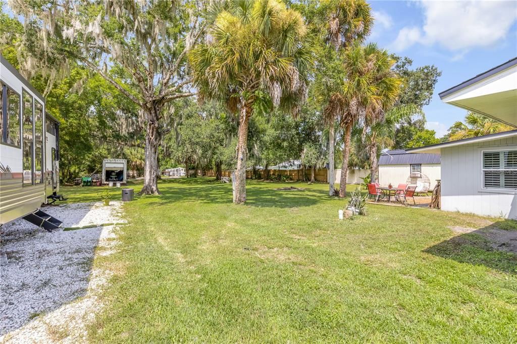 For Sale: $369,000 (2 beds, 1 baths, 1054 Square Feet)