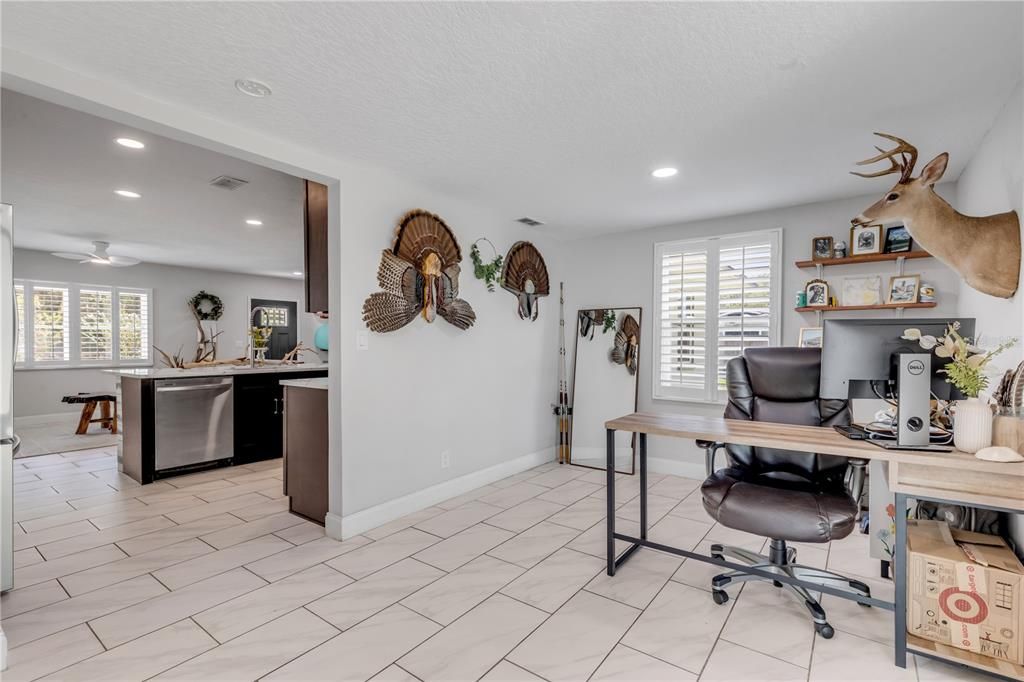 For Sale: $369,000 (2 beds, 1 baths, 1054 Square Feet)
