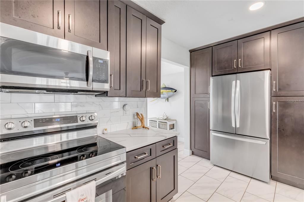 For Sale: $369,000 (2 beds, 1 baths, 1054 Square Feet)