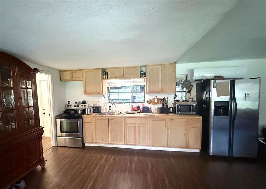For Sale: $285,000 (3 beds, 2 baths, 1248 Square Feet)