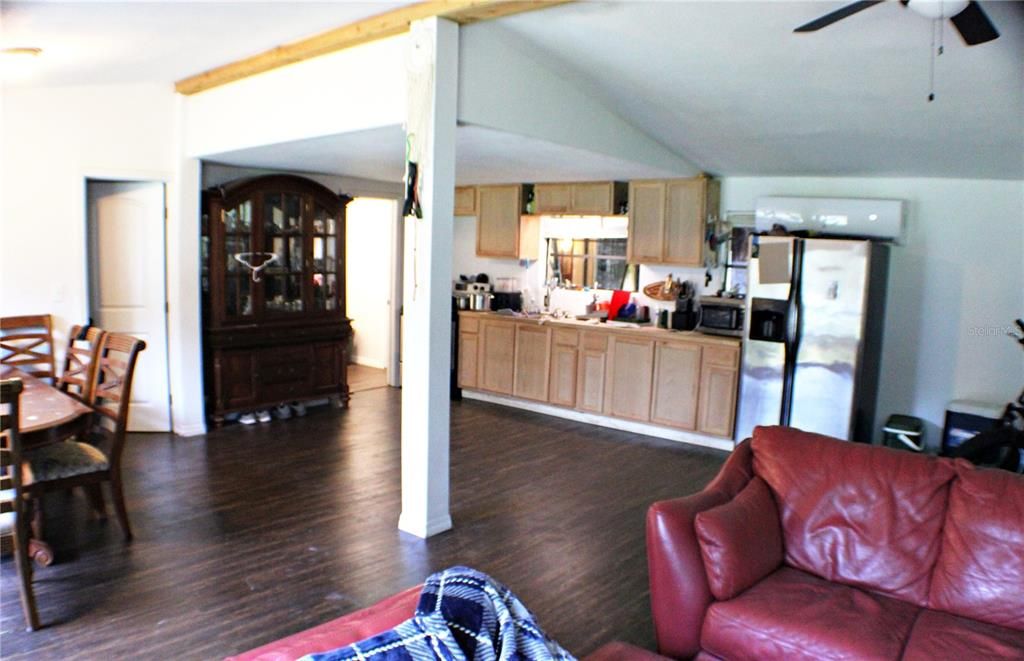For Sale: $285,000 (3 beds, 2 baths, 1248 Square Feet)