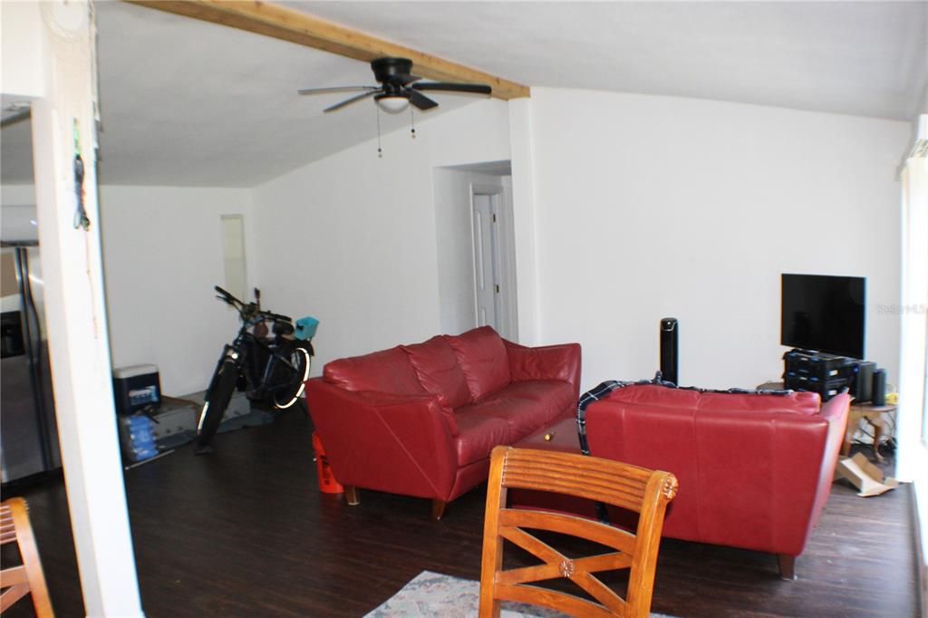 For Sale: $285,000 (3 beds, 2 baths, 1248 Square Feet)