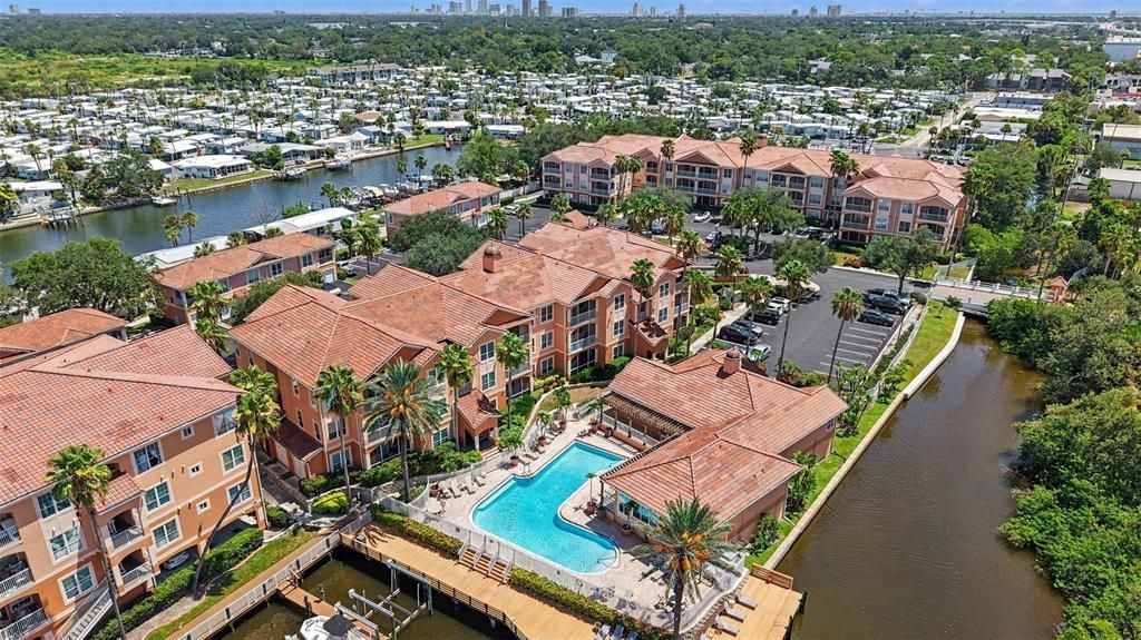 На продажу: $324,999 (2 спален, 2 ванн, 1085 Квадратных фут)