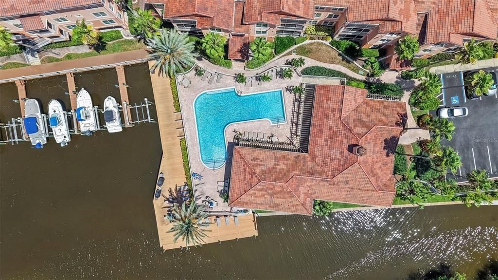 На продажу: $324,999 (2 спален, 2 ванн, 1085 Квадратных фут)