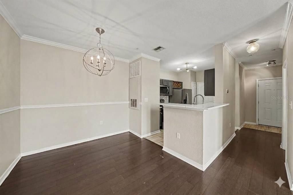 На продажу: $324,999 (2 спален, 2 ванн, 1085 Квадратных фут)