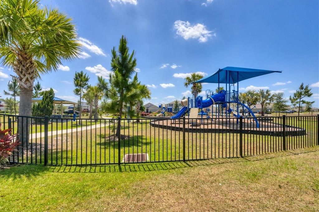 For Sale: $585,000 (4 beds, 3 baths, 2828 Square Feet)