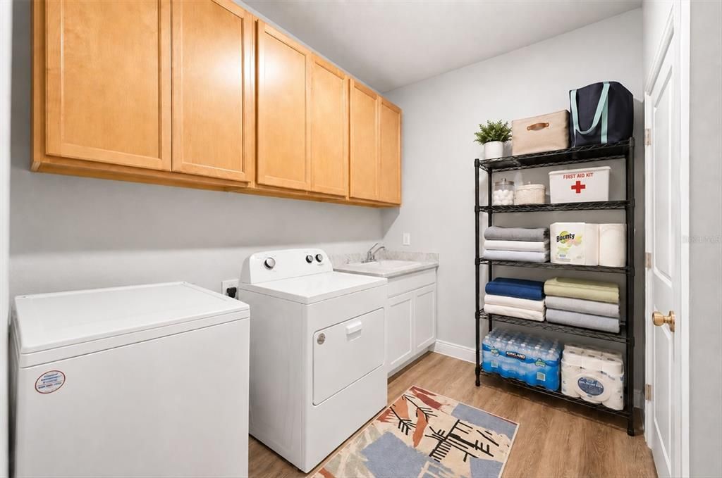 For Sale: $585,000 (4 beds, 3 baths, 2828 Square Feet)