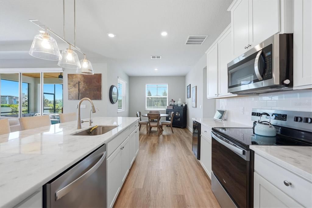 For Sale: $585,000 (4 beds, 3 baths, 2828 Square Feet)