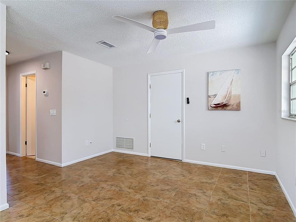 For Sale: $639,500 (2 beds, 1 baths, 863 Square Feet)