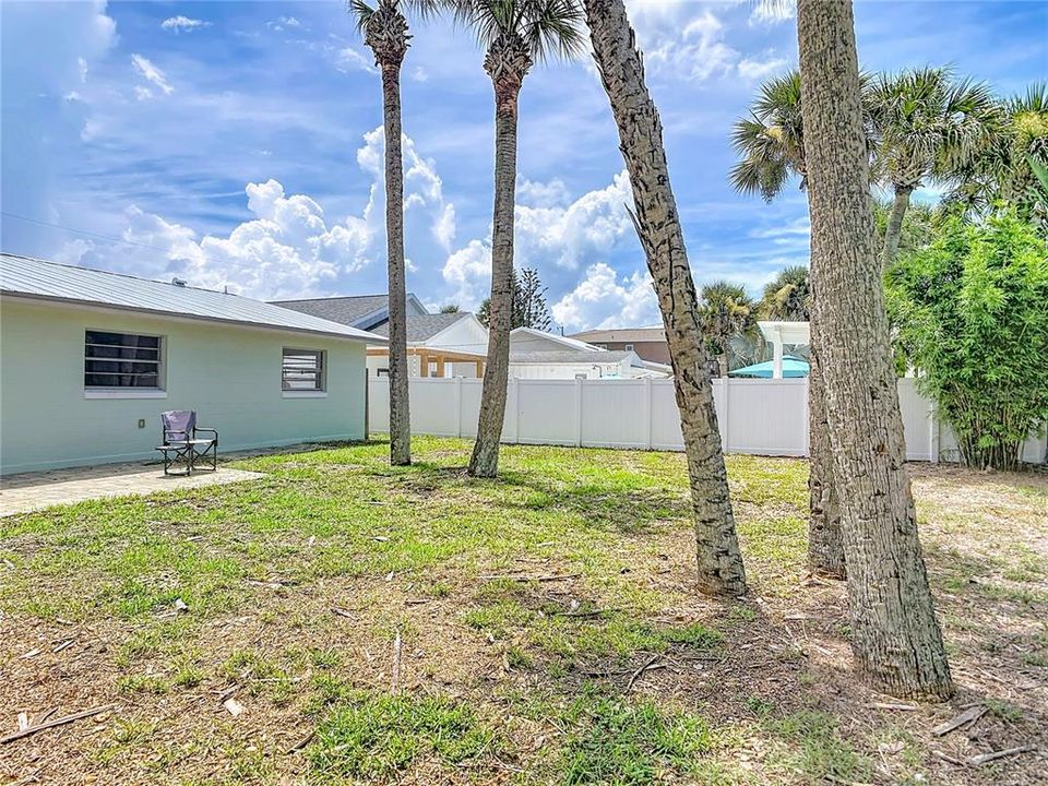 For Sale: $639,500 (2 beds, 1 baths, 863 Square Feet)
