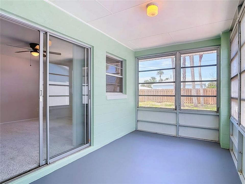 For Sale: $639,500 (2 beds, 1 baths, 863 Square Feet)