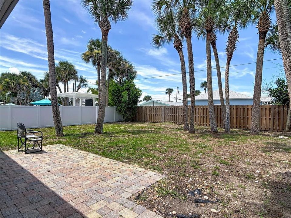 For Sale: $639,500 (2 beds, 1 baths, 863 Square Feet)