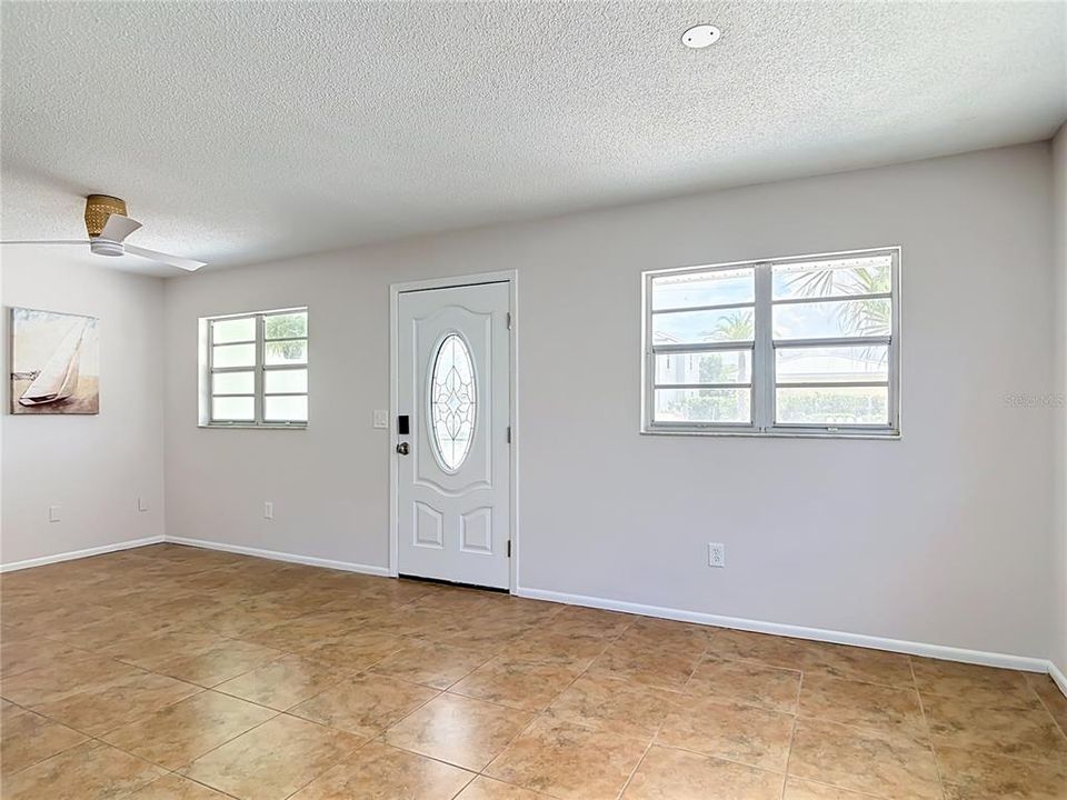 For Sale: $639,500 (2 beds, 1 baths, 863 Square Feet)