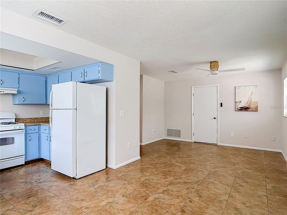 For Sale: $639,500 (2 beds, 1 baths, 863 Square Feet)