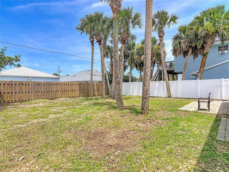 For Sale: $639,500 (2 beds, 1 baths, 863 Square Feet)