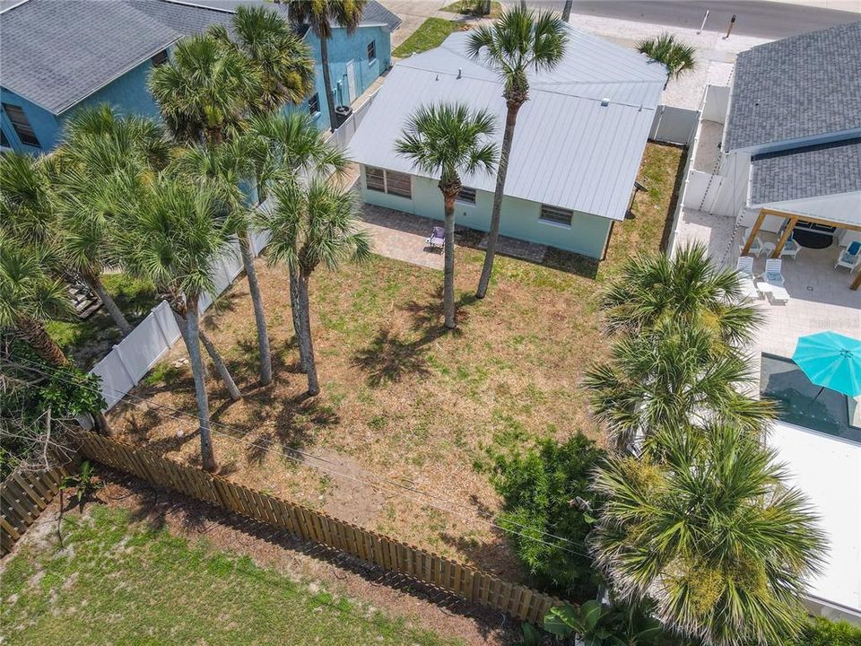 For Sale: $639,500 (2 beds, 1 baths, 863 Square Feet)