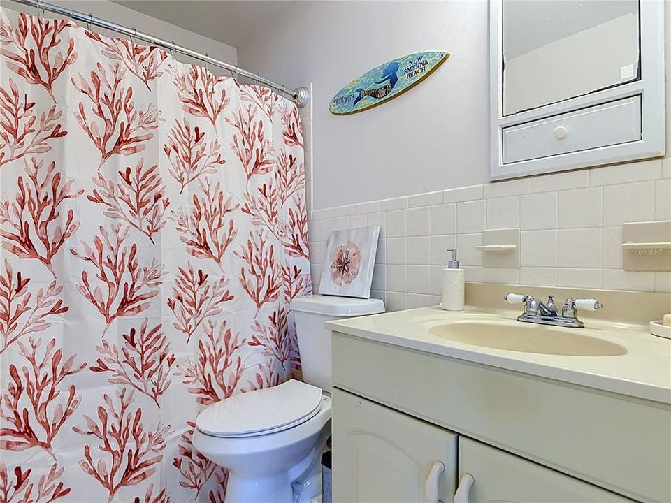 For Sale: $639,500 (2 beds, 1 baths, 863 Square Feet)