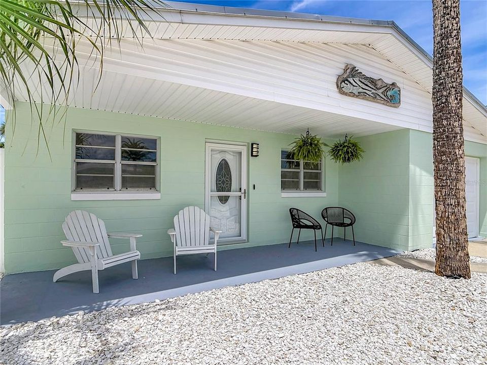 For Sale: $639,500 (2 beds, 1 baths, 863 Square Feet)