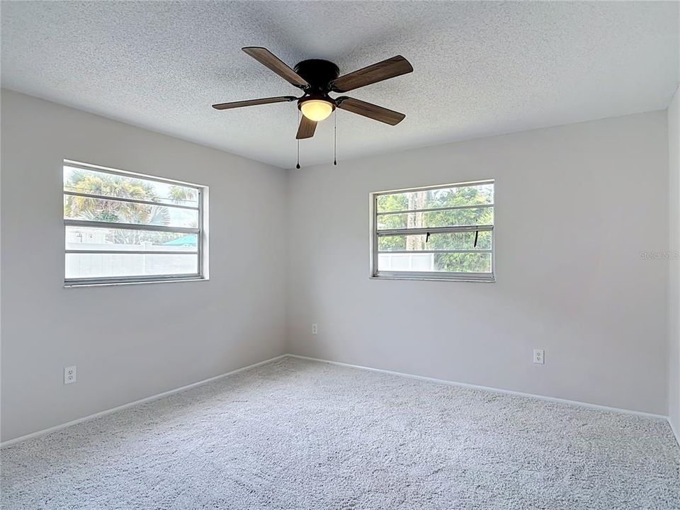 For Sale: $639,500 (2 beds, 1 baths, 863 Square Feet)