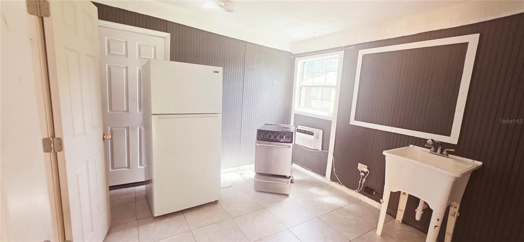 For Sale: $350,000 (7 beds, 3 baths, 1876 Square Feet)