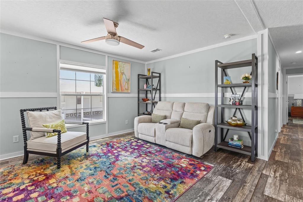 For Sale: $250,000 (3 beds, 2 baths, 1089 Square Feet)