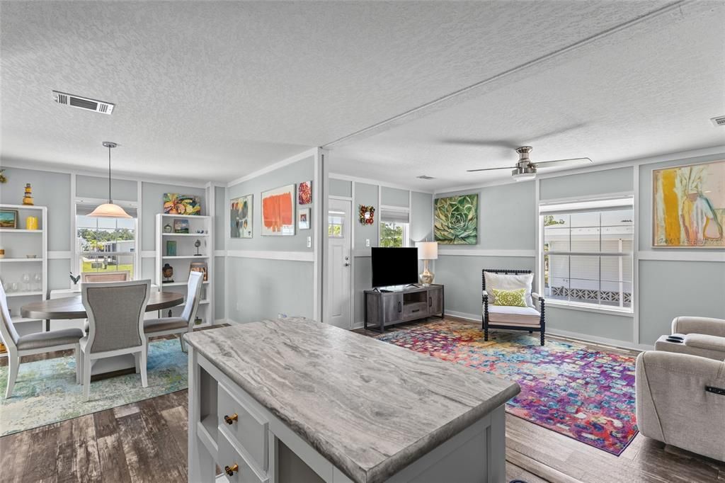 For Sale: $250,000 (3 beds, 2 baths, 1089 Square Feet)