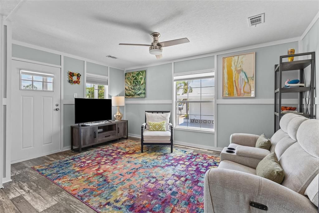 For Sale: $250,000 (3 beds, 2 baths, 1089 Square Feet)