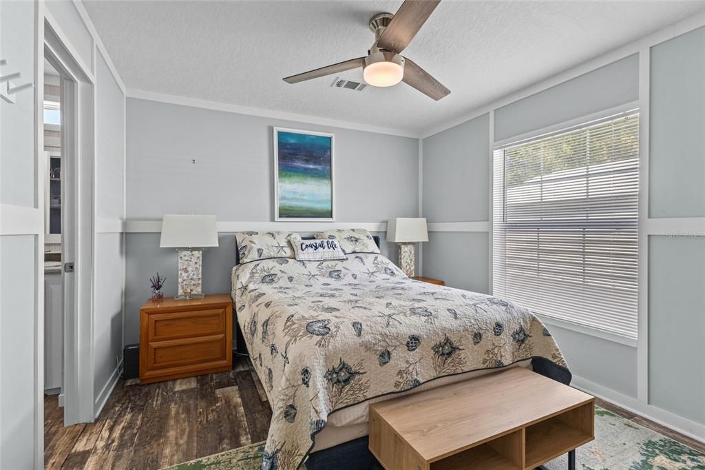 For Sale: $250,000 (3 beds, 2 baths, 1089 Square Feet)