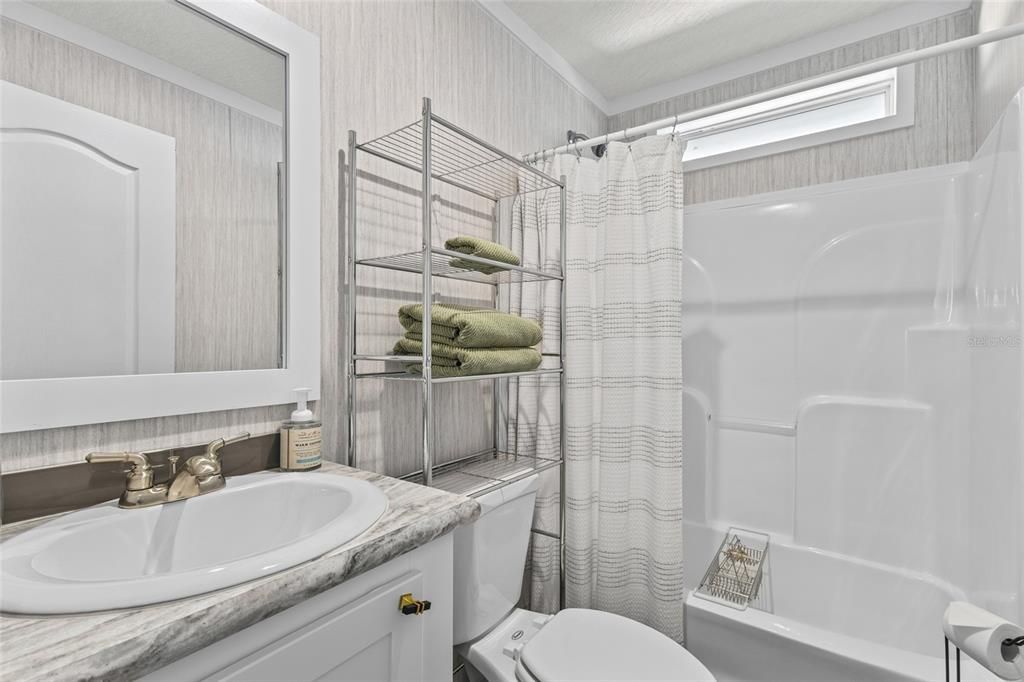 For Sale: $250,000 (3 beds, 2 baths, 1089 Square Feet)