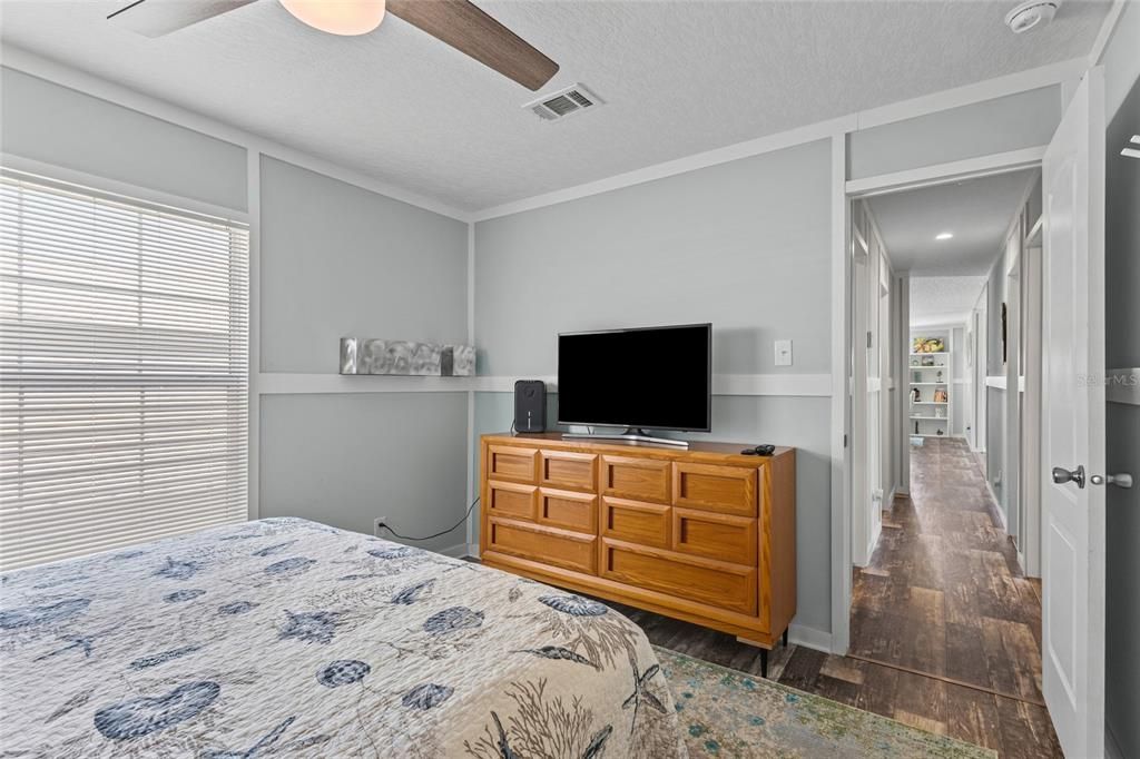 For Sale: $250,000 (3 beds, 2 baths, 1089 Square Feet)