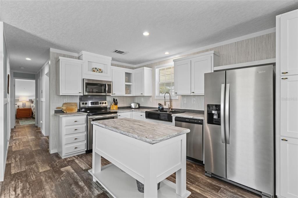 For Sale: $250,000 (3 beds, 2 baths, 1089 Square Feet)