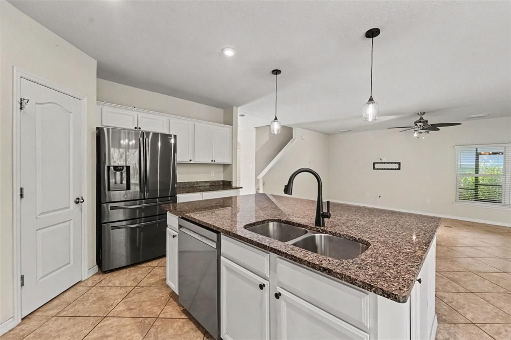 En Venta: $600,000 (5 camas, 2 baños, 3067 Pies cuadrados)