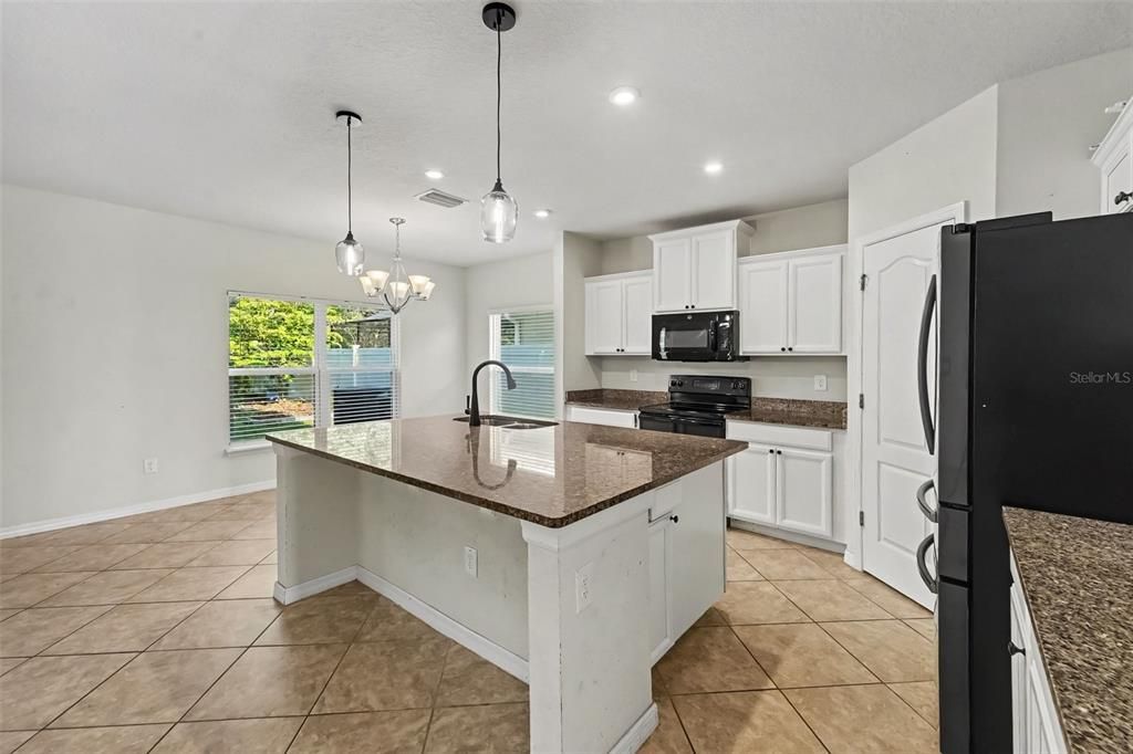 En Venta: $600,000 (5 camas, 2 baños, 3067 Pies cuadrados)