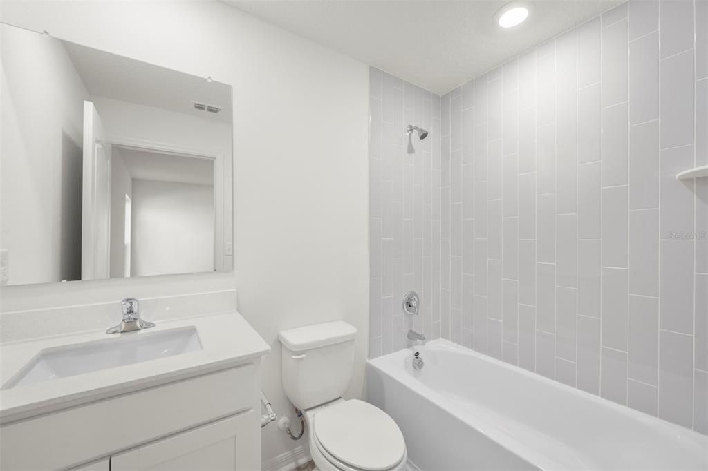 Active With Contract: $280,900 (2 beds, 2 baths, 1032 Square Feet)