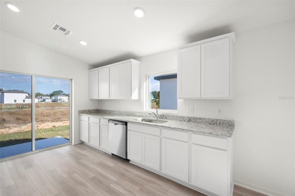 Active With Contract: $280,900 (2 beds, 2 baths, 1032 Square Feet)