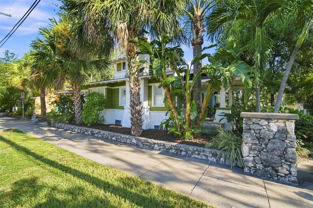 На продажу: $725,000 (2 спален, 1 ванн, 906 Квадратных фут)