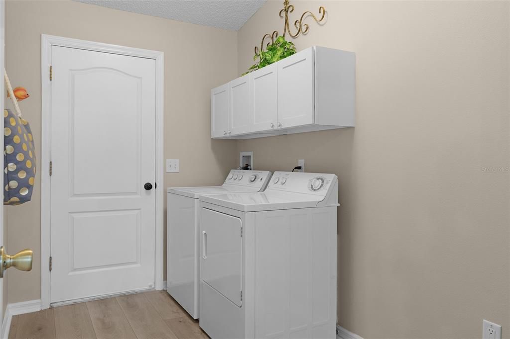 For Sale: $298,000 (3 beds, 2 baths, 1392 Square Feet)