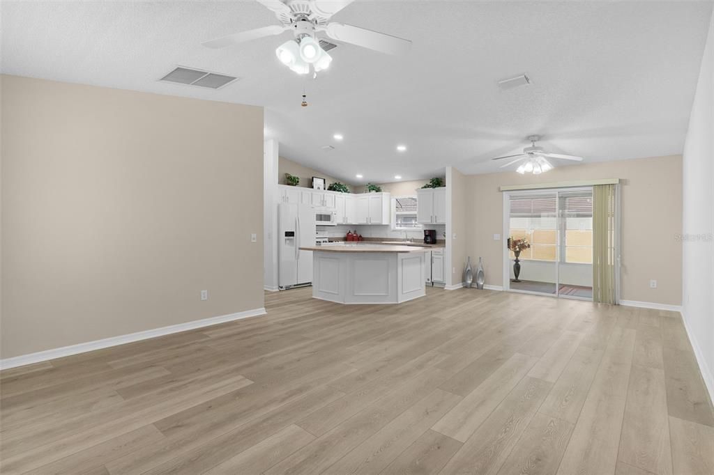 For Sale: $298,000 (3 beds, 2 baths, 1392 Square Feet)