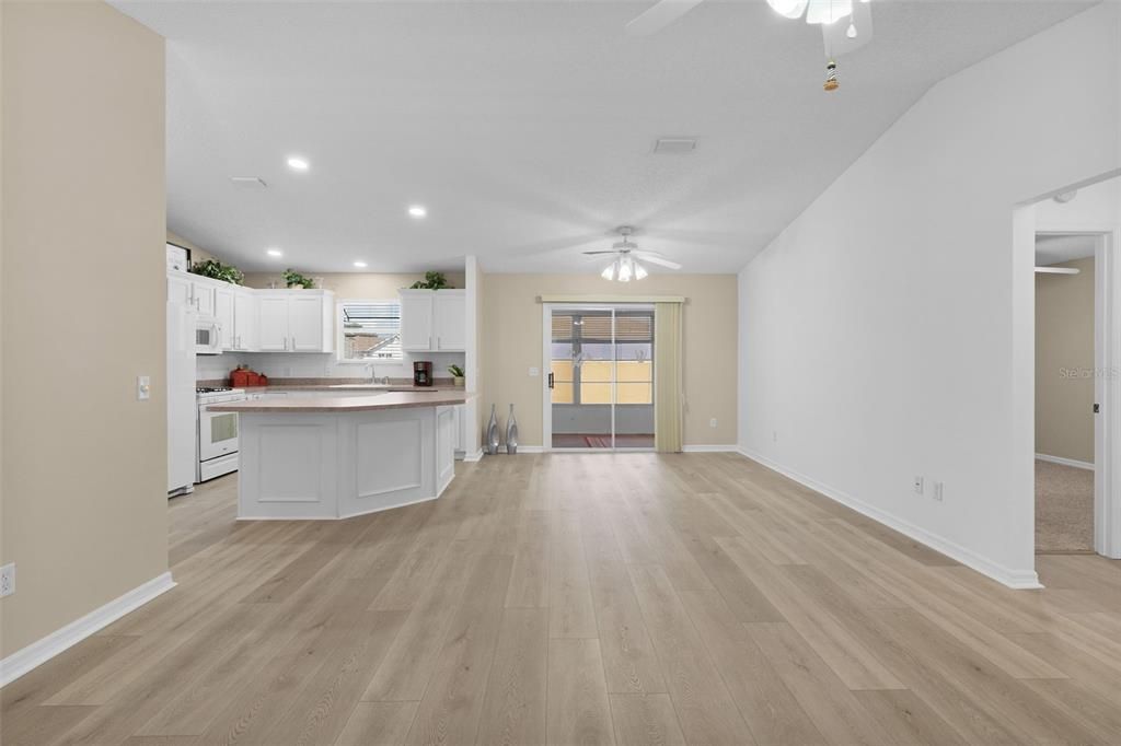 For Sale: $298,000 (3 beds, 2 baths, 1392 Square Feet)