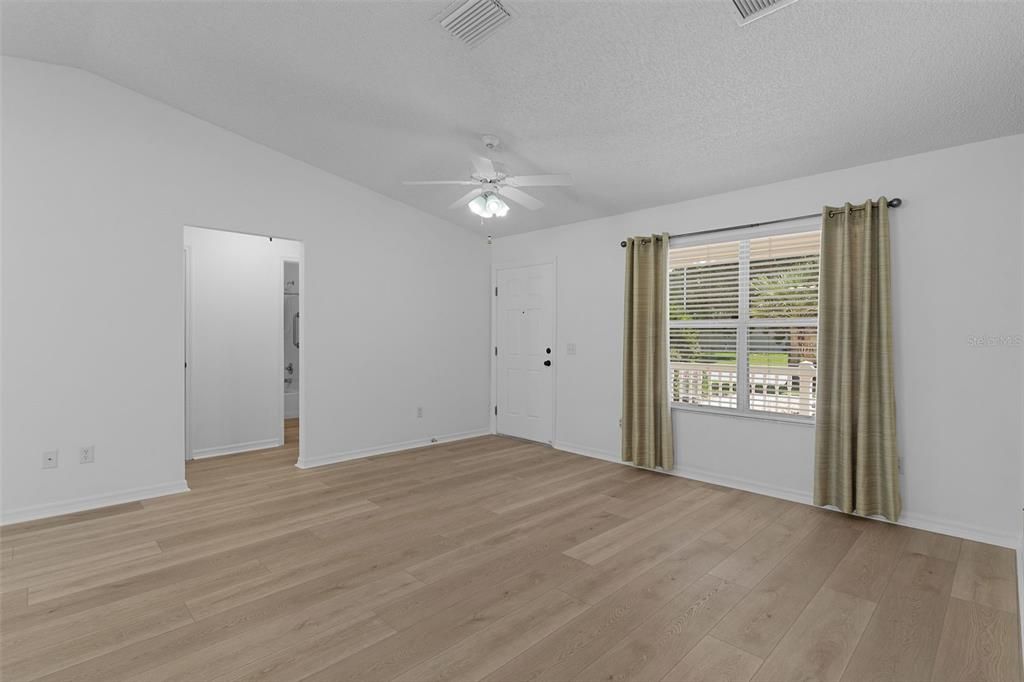 For Sale: $298,000 (3 beds, 2 baths, 1392 Square Feet)