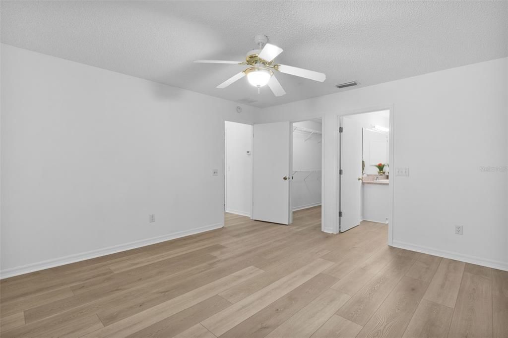 For Sale: $298,000 (3 beds, 2 baths, 1392 Square Feet)
