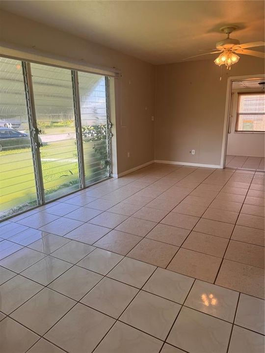 For Sale: $189,900 (2 beds, 1 baths, 814 Square Feet)