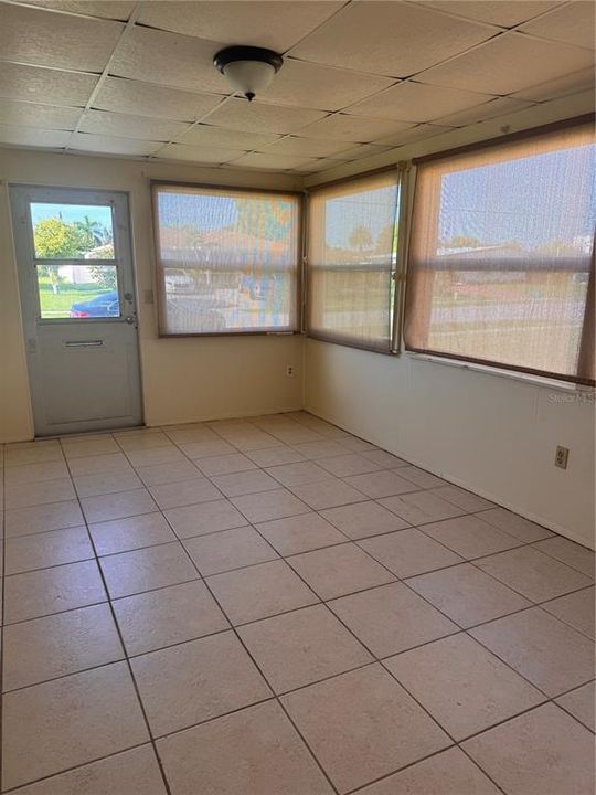 For Sale: $189,900 (2 beds, 1 baths, 814 Square Feet)
