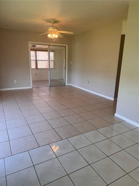 For Sale: $189,900 (2 beds, 1 baths, 814 Square Feet)