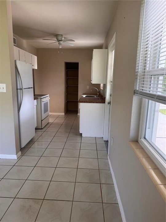 For Sale: $189,900 (2 beds, 1 baths, 814 Square Feet)