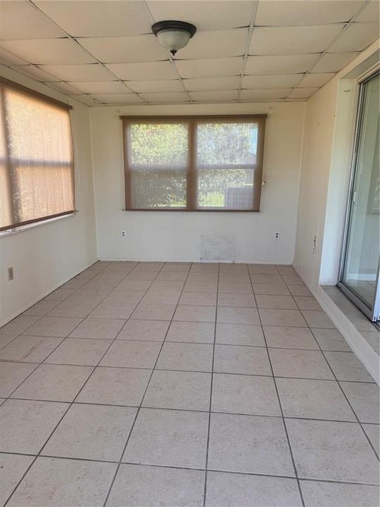 For Sale: $189,900 (2 beds, 1 baths, 814 Square Feet)