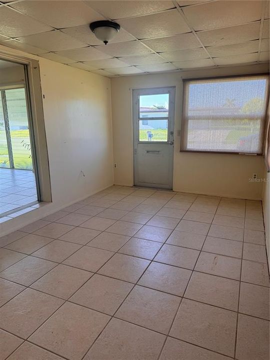 For Sale: $189,900 (2 beds, 1 baths, 814 Square Feet)